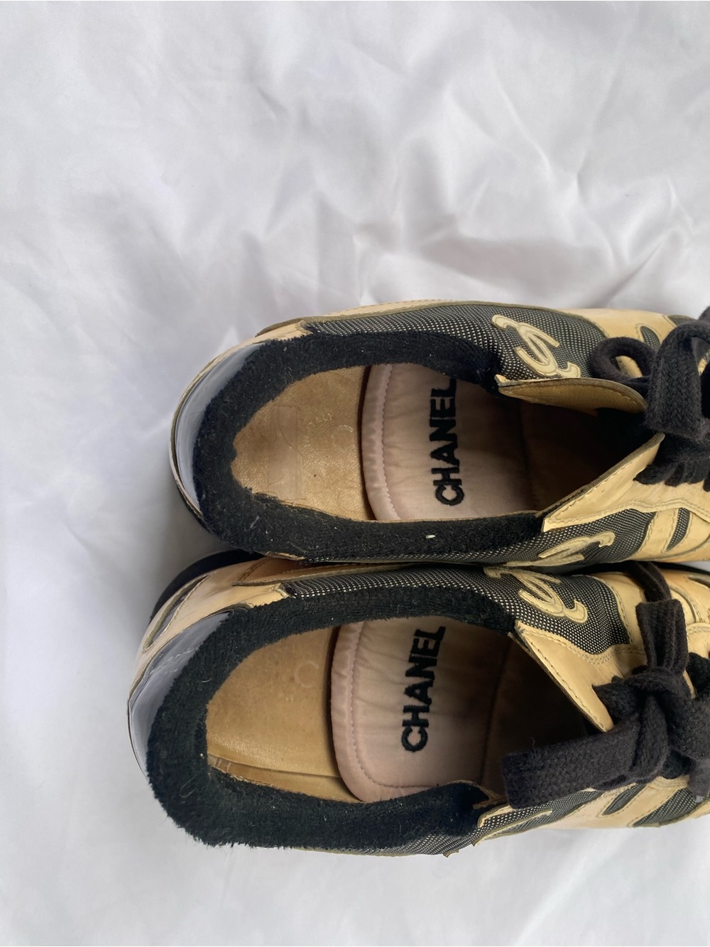 Vintage Chanel CC logo sneakers paten leather womens size 9 lace front FLAWS - Picture 3 of 16